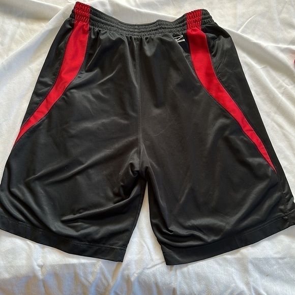 Vintage Nike Men’s Basketball Shorts. Size M. Great used condition. - Picture 3 of 4